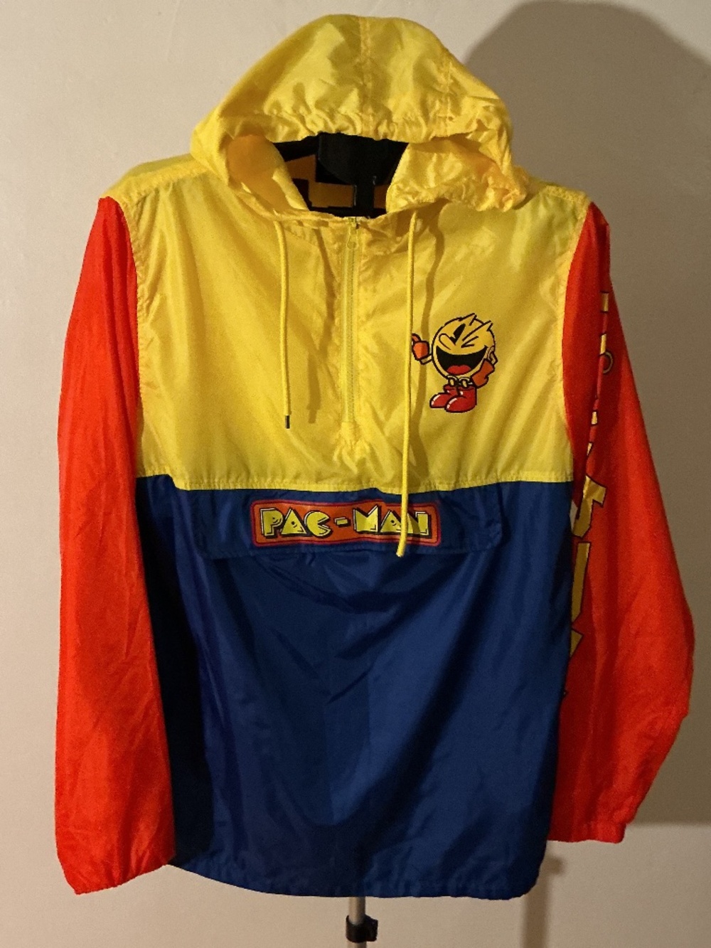 NWOT Men’s Large Pac-Man Yellow Blue Red Windbreaker Top